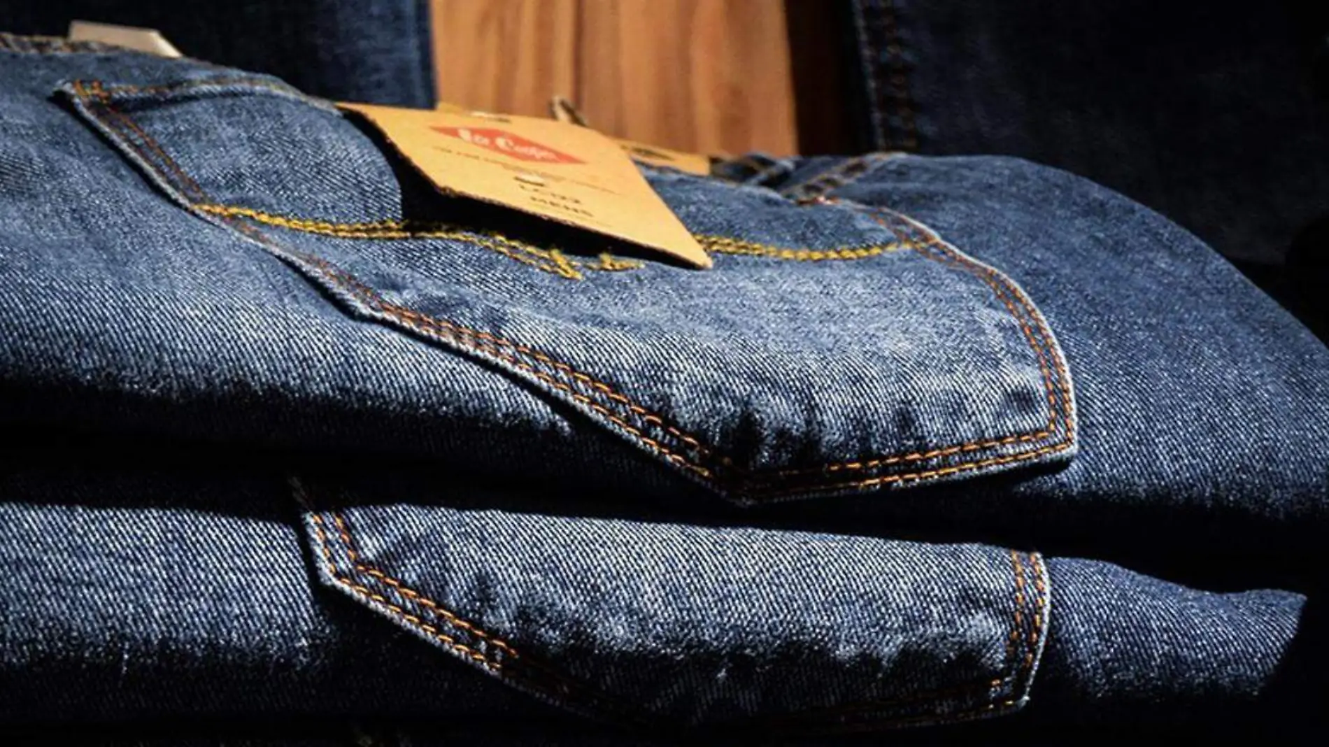 La mayoría de la población mundial porta una prenda de jeans, mezclilla o la también llamada tela vaquera